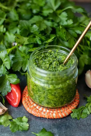 pot de nokoss vert avec cuillère dorée
