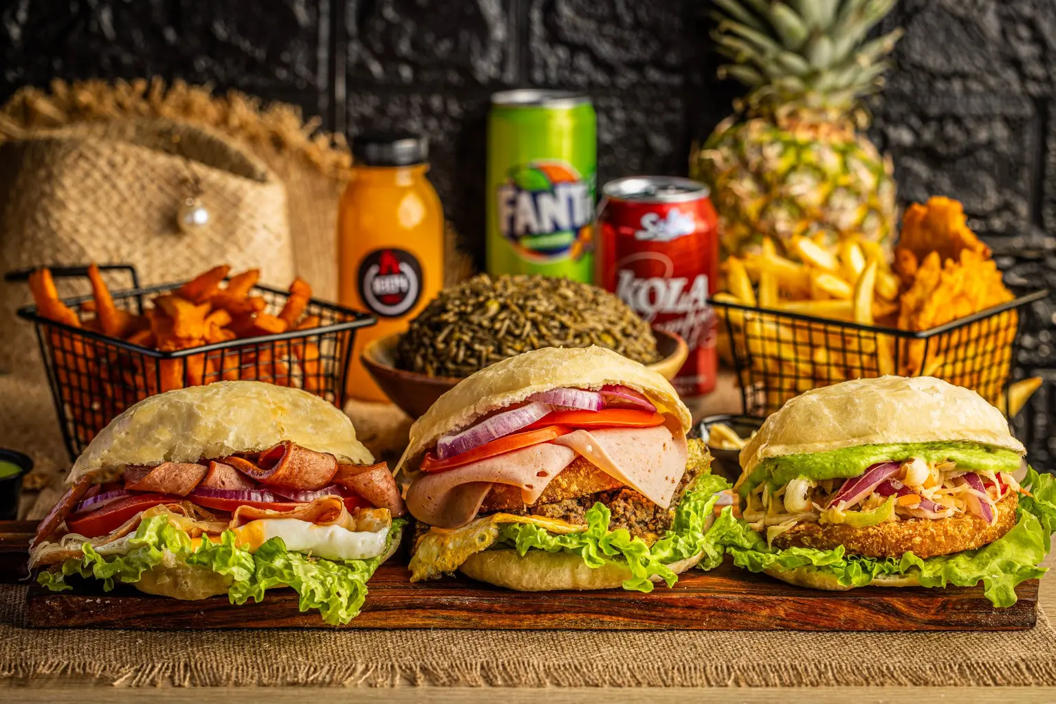 1084 trio hamburger