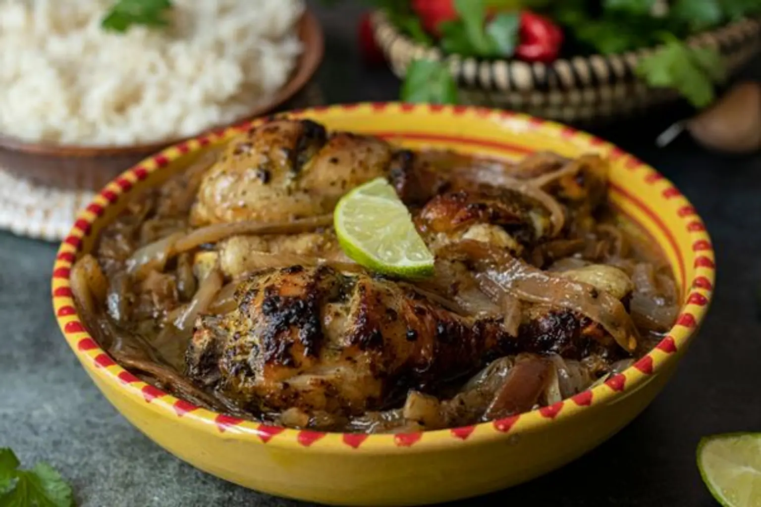 bol de yassa poulet vue sur le cote paysage
