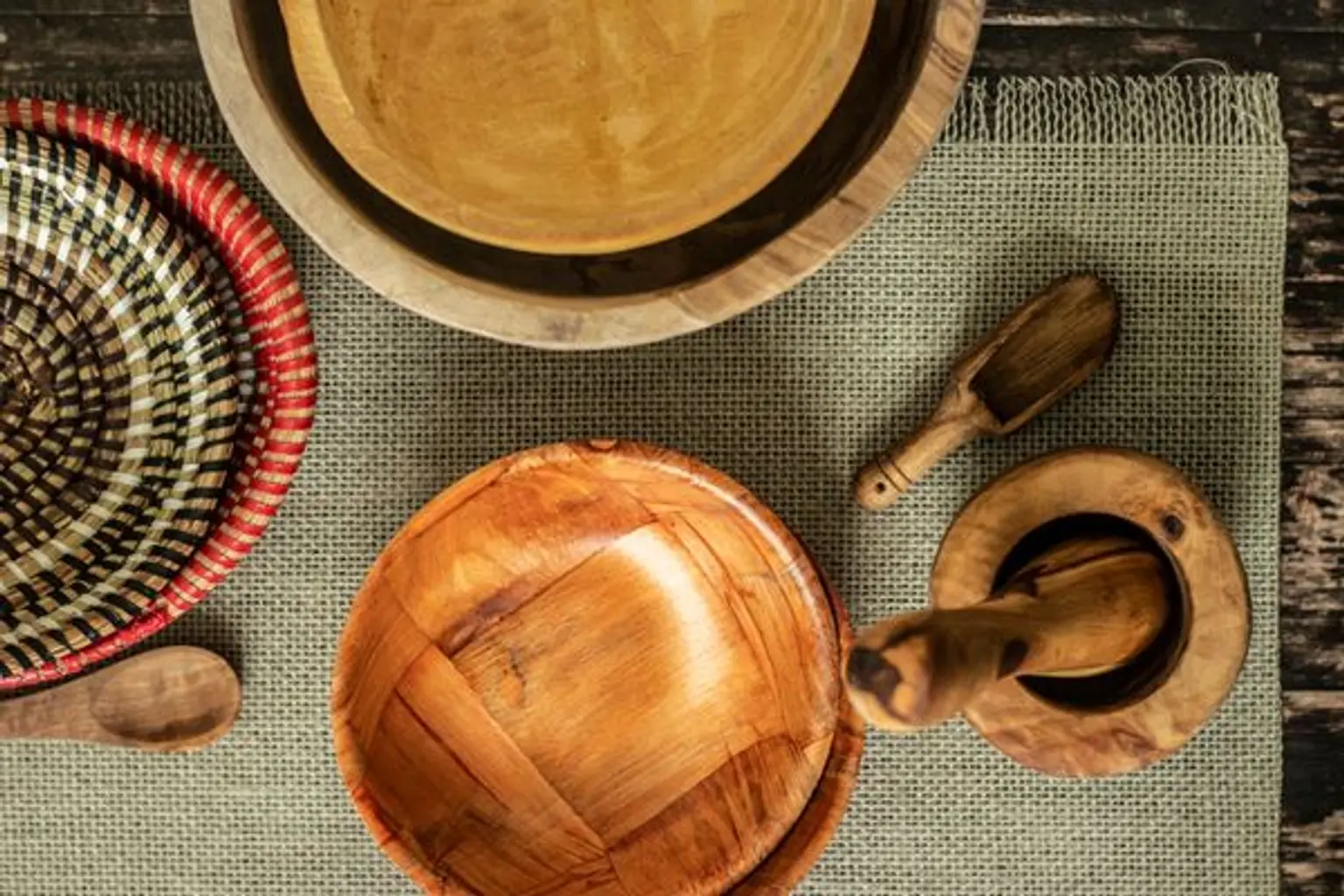 ustensiles en bois et en vannerie