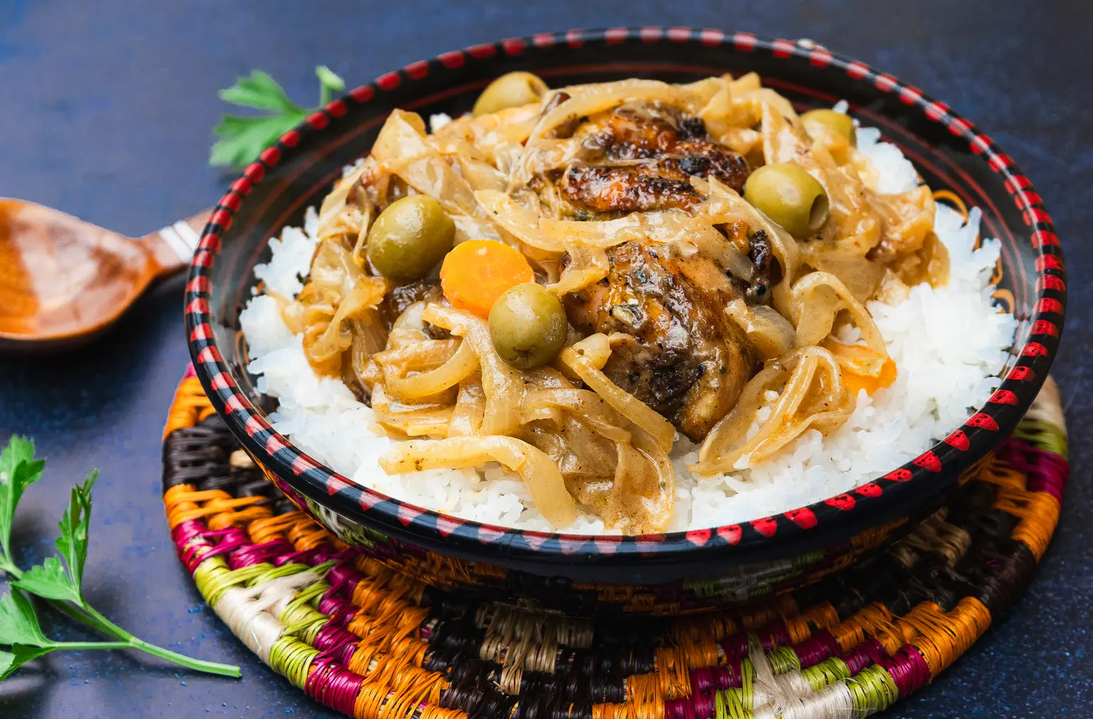 yassa poulet dessous coloré