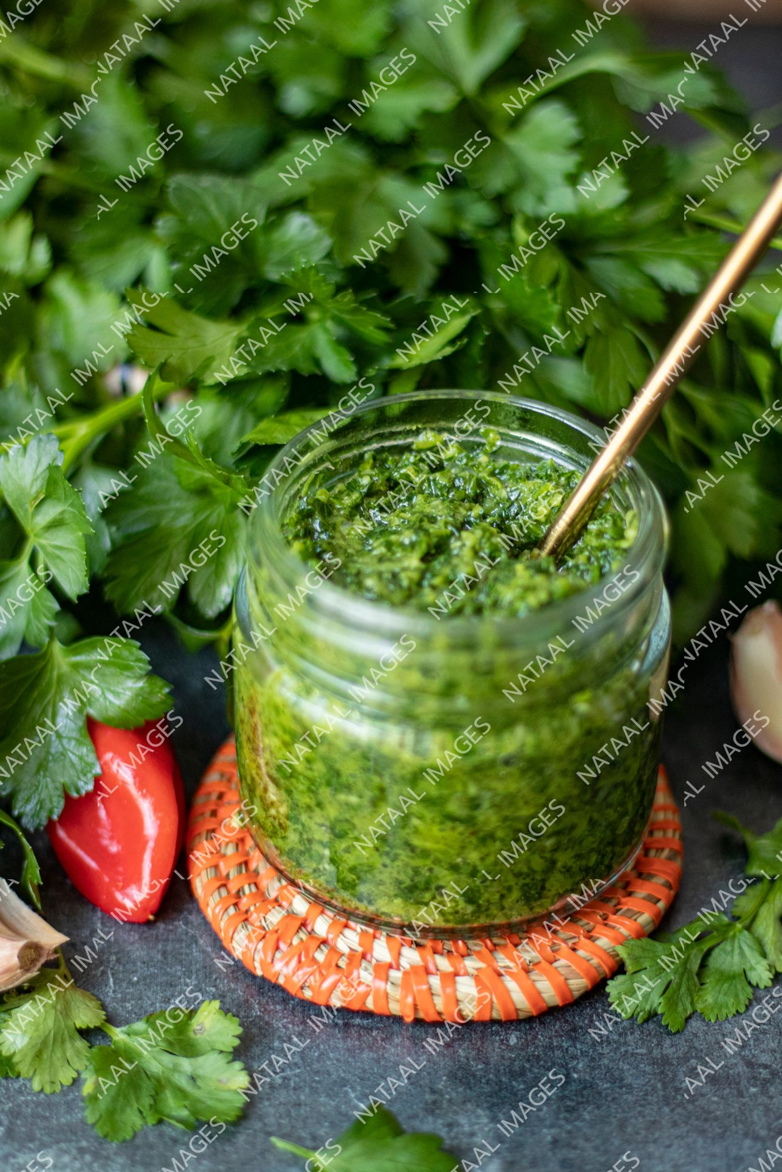 pot de nokoss vert avec cuillere doree